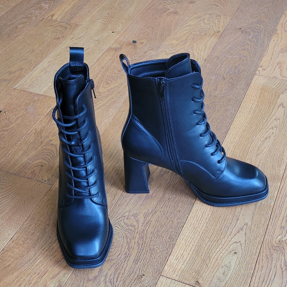 Journee Collection Women's Kalindi Black Lace Up Booties, Size 7